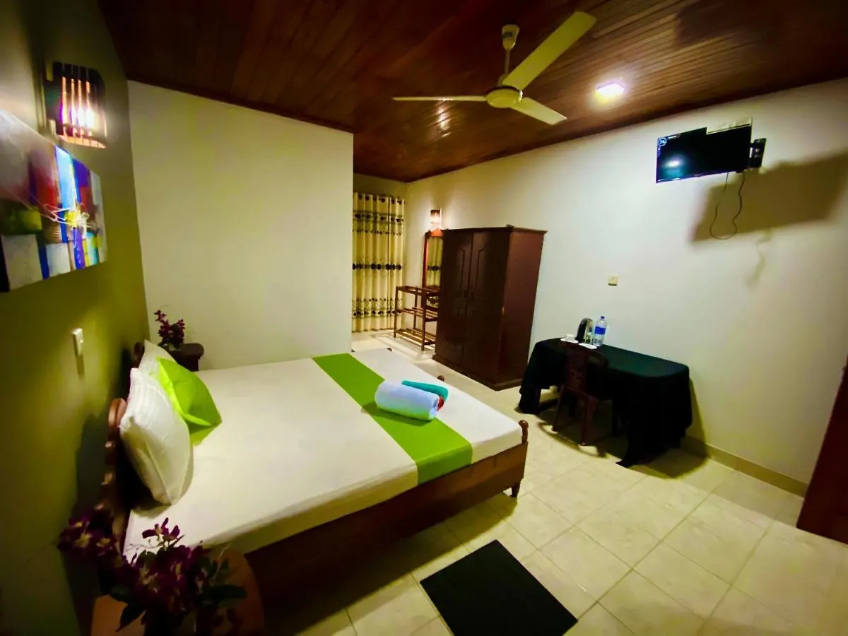 Grand Breeze Garden Hotel Airport Negombo